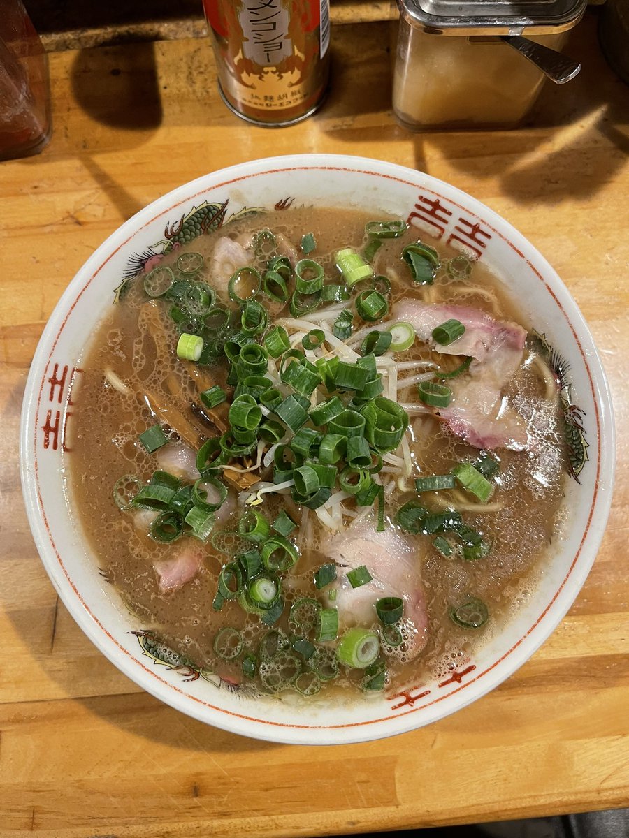 なるめん tweet media