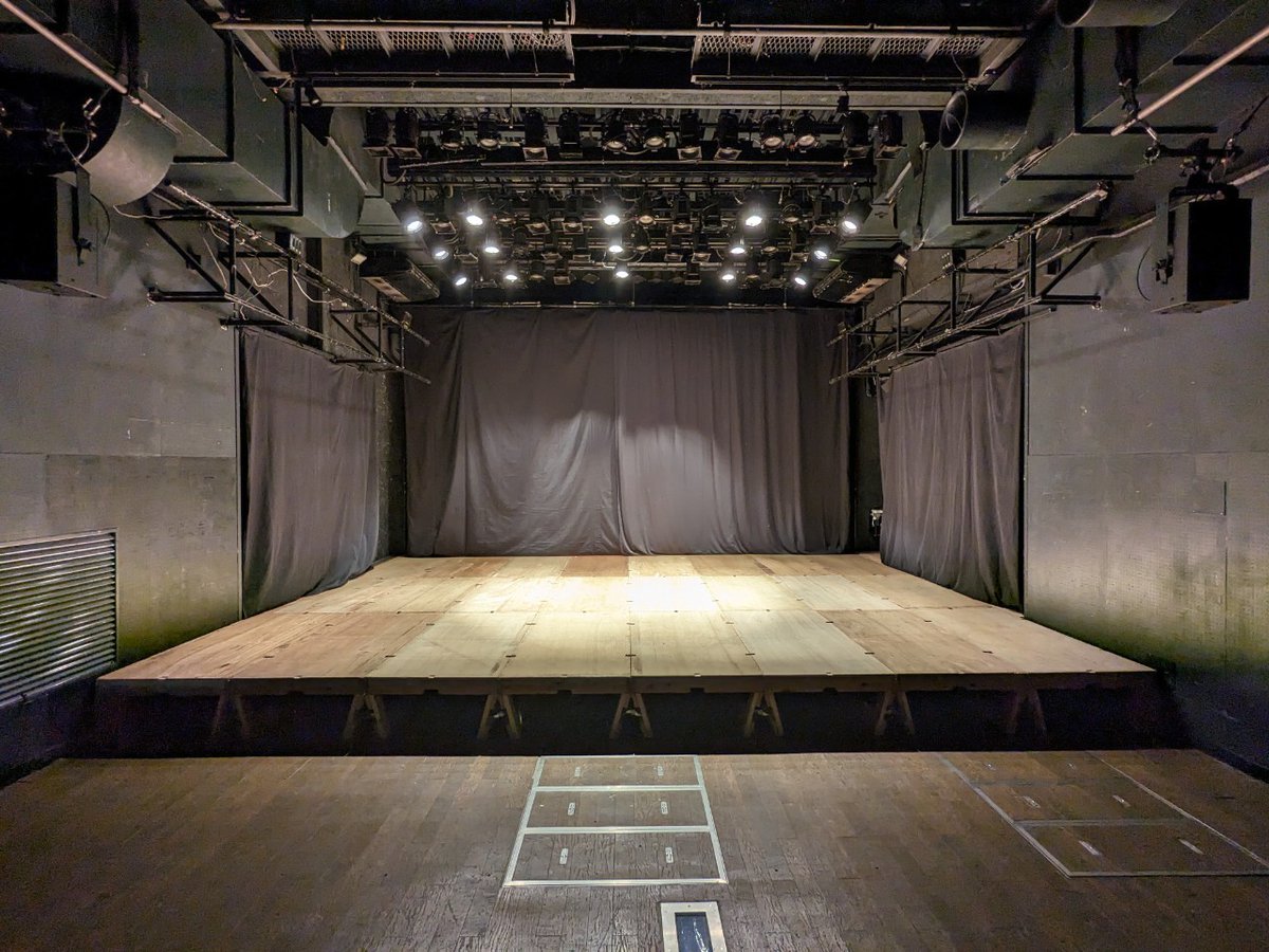 萬劇場（よろずげきじょう） tweet media