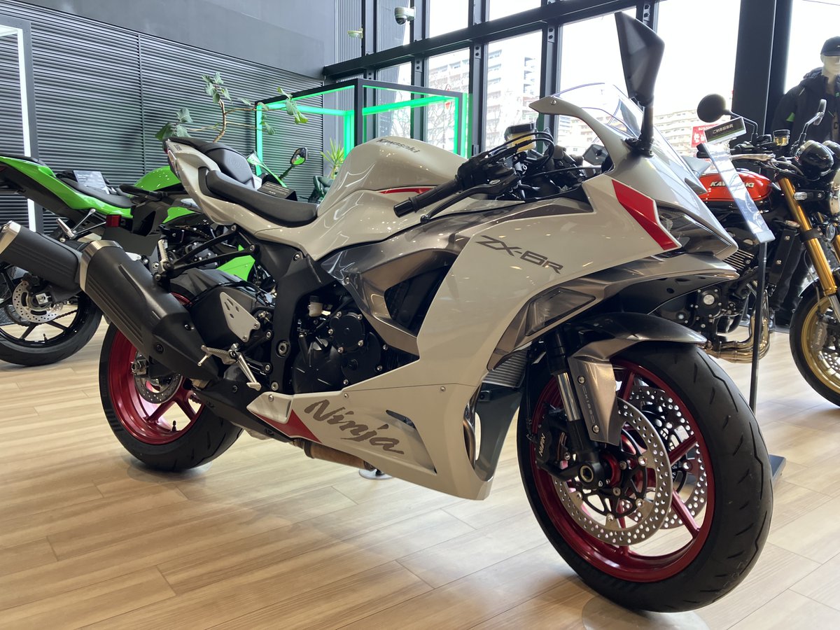 人気カラーの2025年モデル Ninja ZX-6R パールロボティックホワイトが