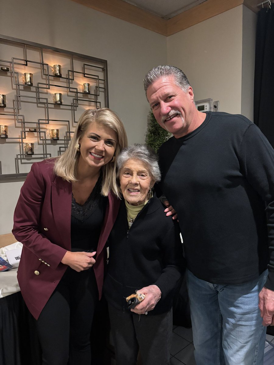 Liz Collin tweet media