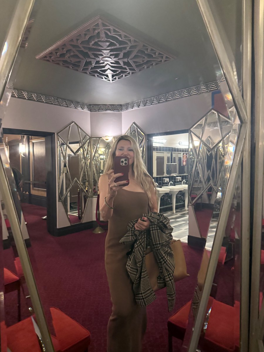 Lara Scott tweet media