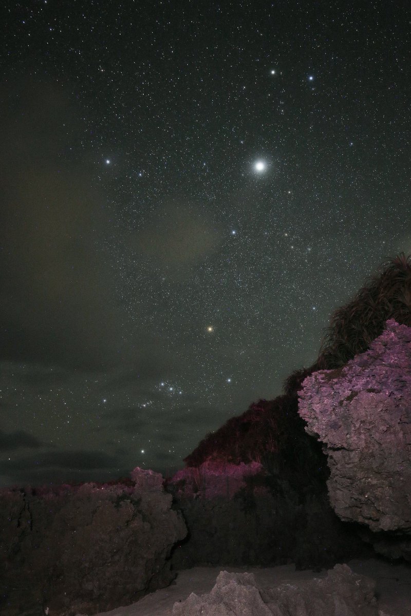crescentmoon_NG's tweet photo. ヨロン島で開催された 星のソムリエシンポジウム 。
1枚目は、EOS6D、2枚目はスマホで撮影したヨロンの星空。

＃星のソムリエ®
#与論島 https://t.co/3eUPBVI09W
