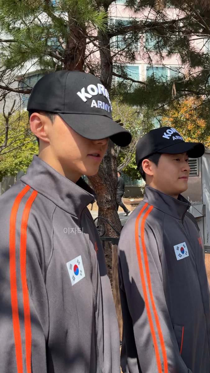 이자티 tweet media