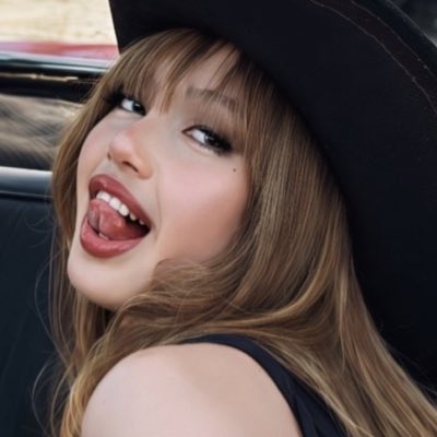 dessa៹ by lisa. tweet media