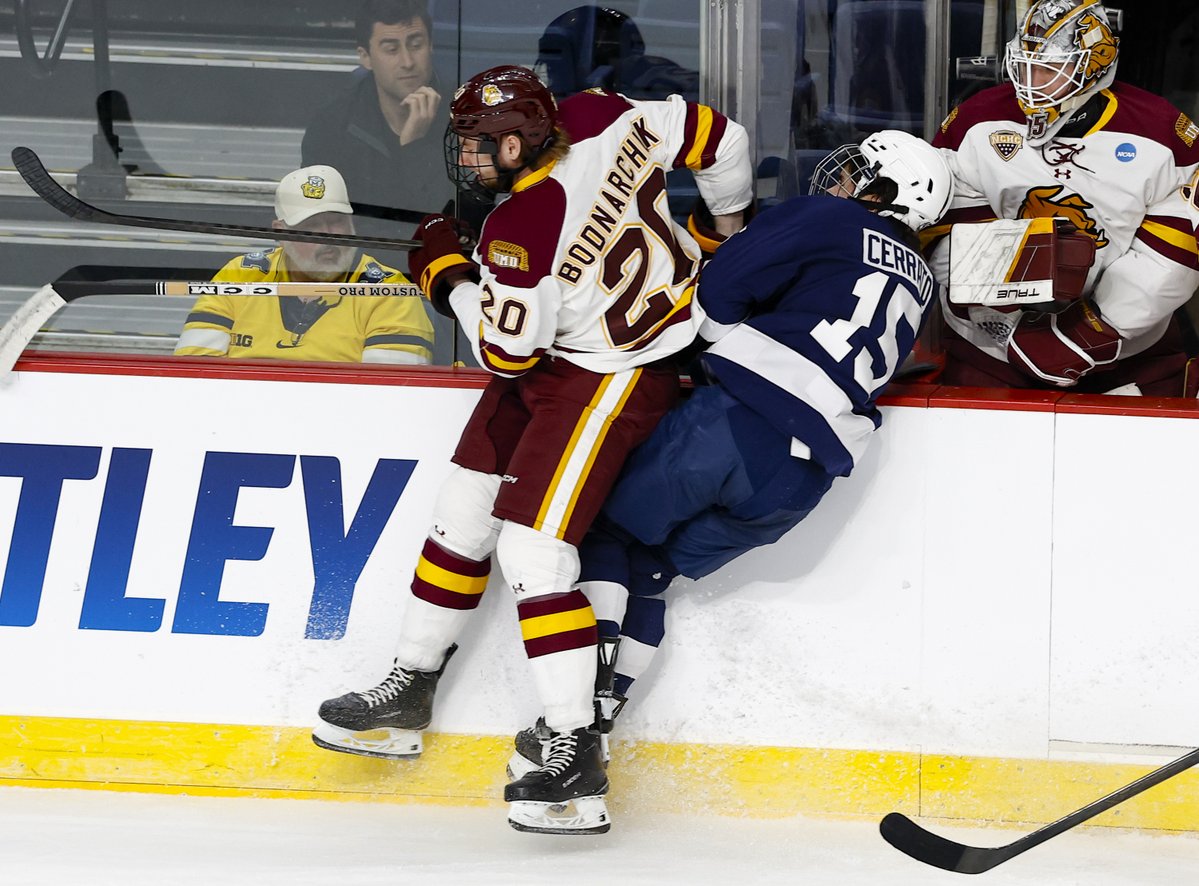 UMD Men's Hockey tweet media
