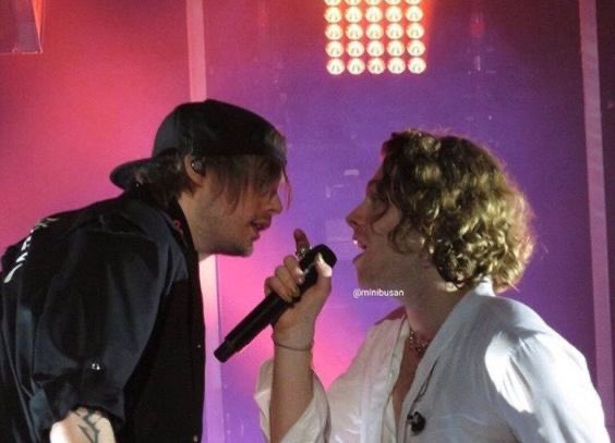 chris novia de cata tweet media