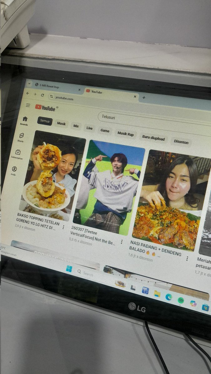 a𝑅unaa. tweet media