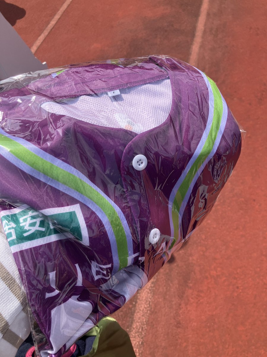 よこいと tweet media