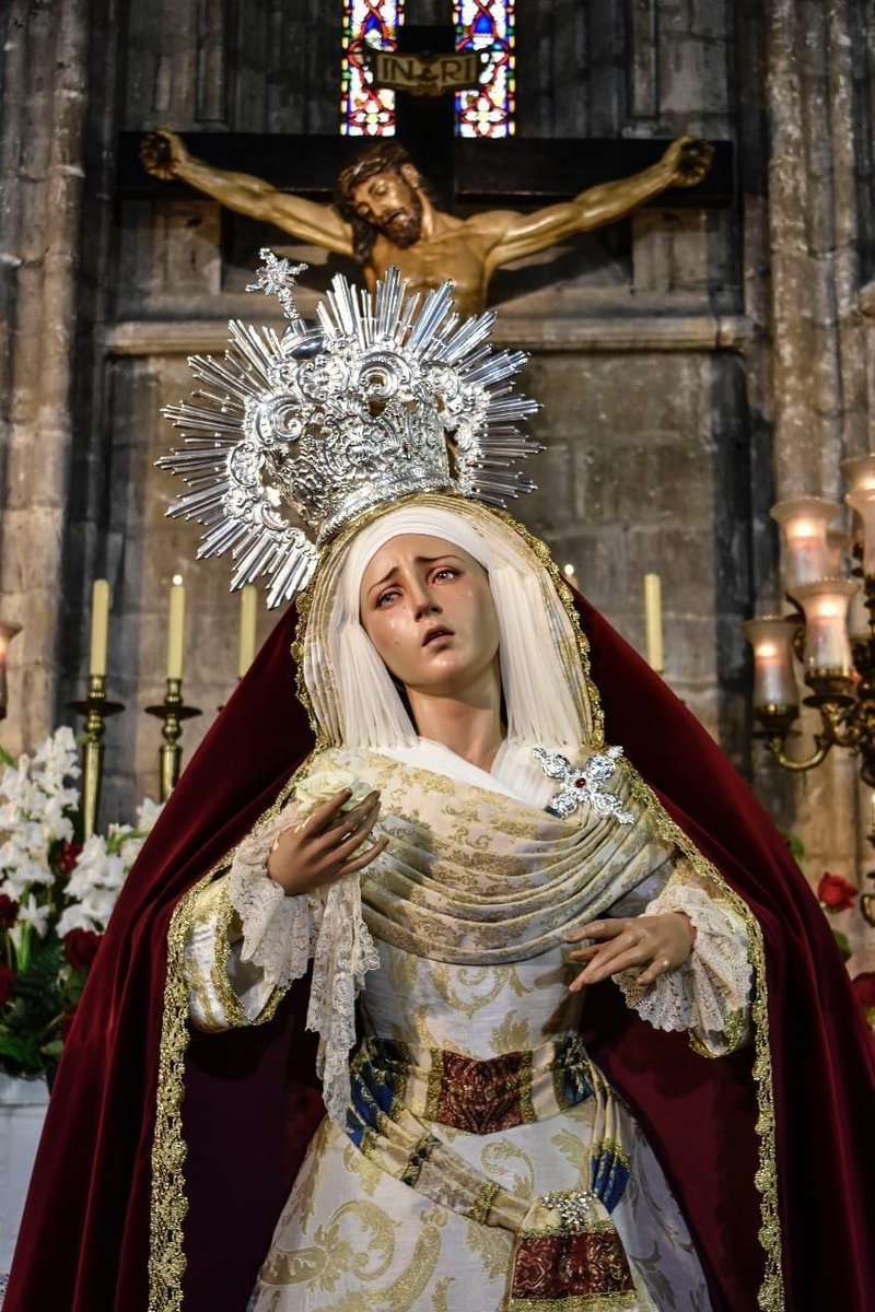 pablow2022's tweet photo. Cristo, cuando me llames de aquí, por tu Madre mi defensa, por Tu Cruz mi victoria; Mientras mi cuerpo aquí se descompone, que alma mía alabe tu bondad, a salvo en el paraíso contigo. (Oración de la Madre Dolorosa) https://t.co/0gIPo2xmui