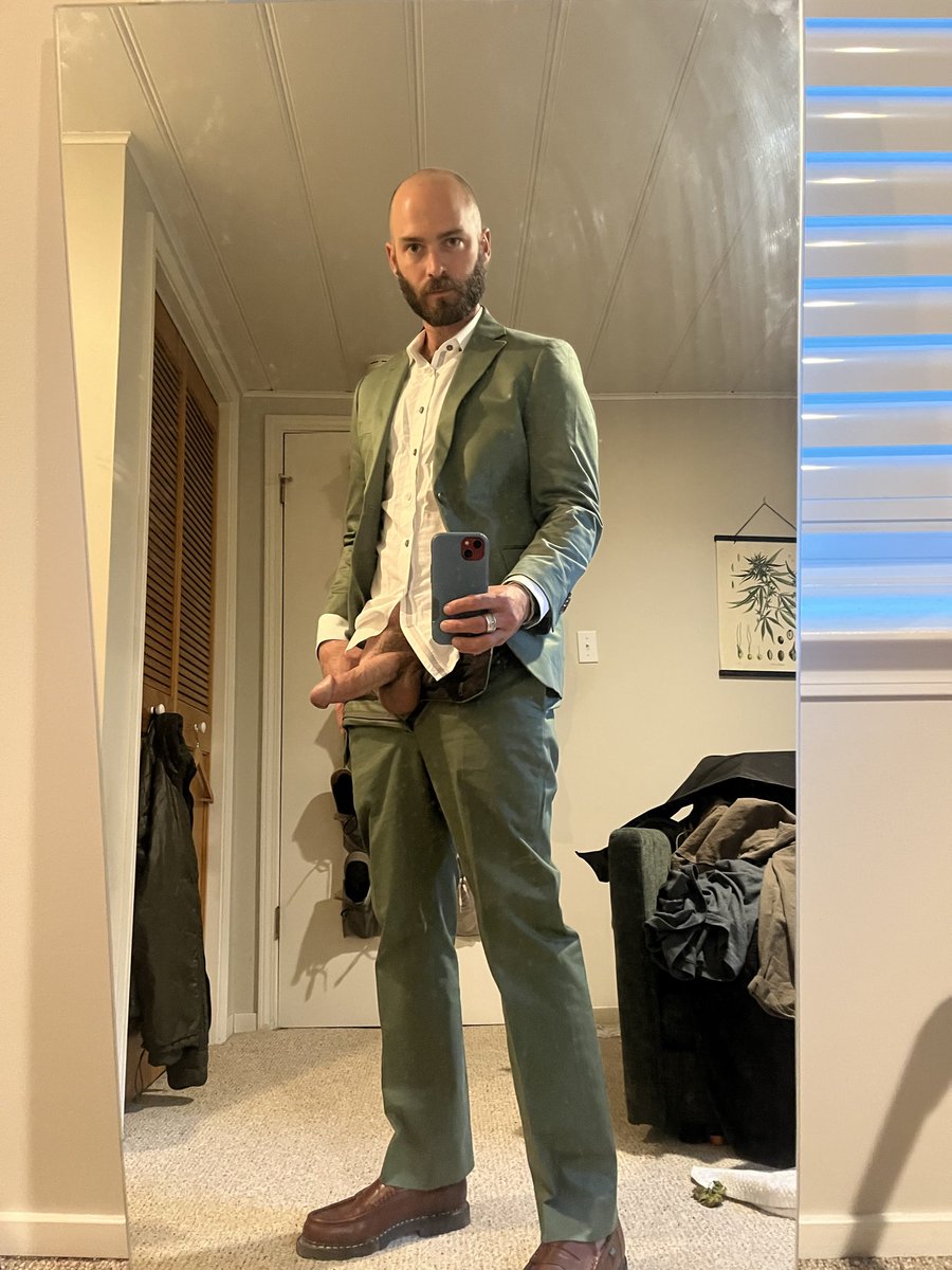 mountainmann220's tweet photo. Dressed up and ready to fuck https://t.co/WzfTAWAbpI