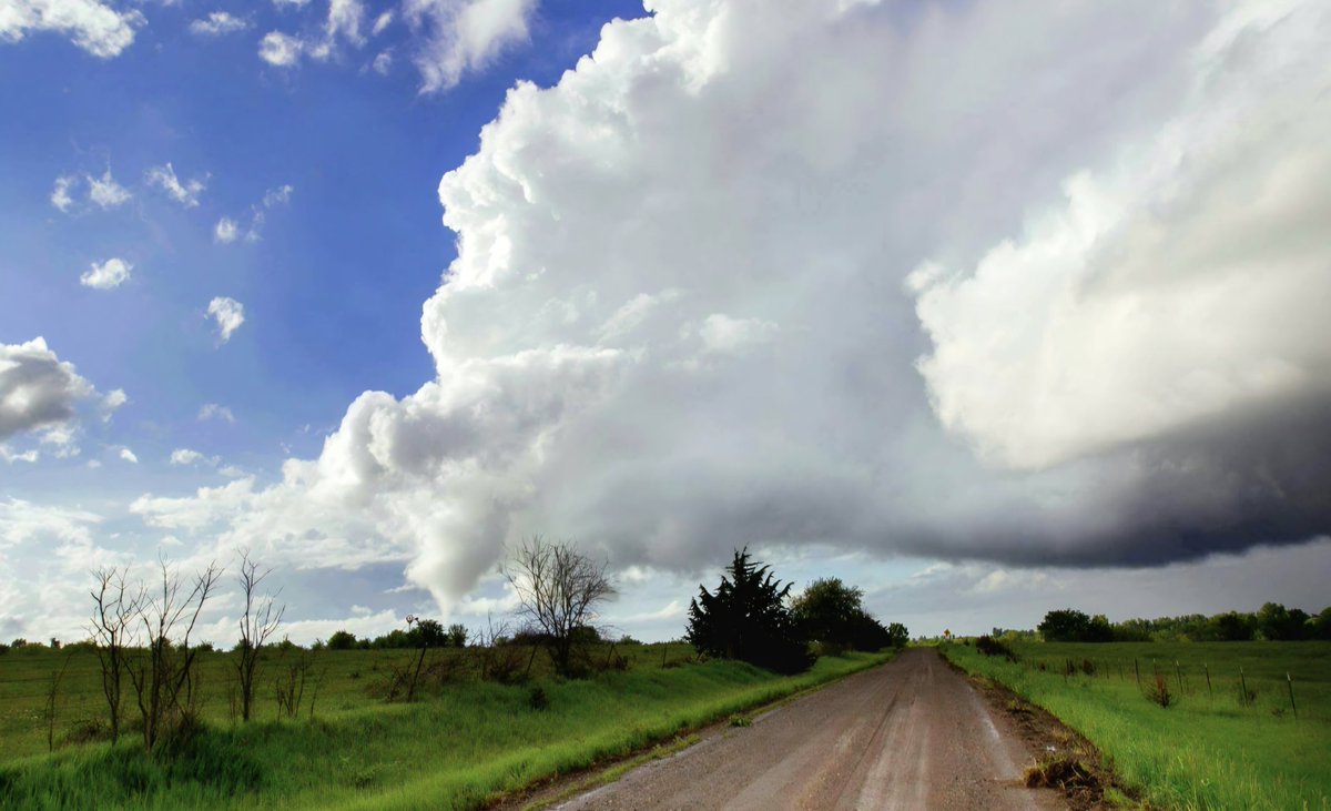 nmjameswilson's tweet image. LP with confirmed tornado in photo 🧐
#Oklahoma #Kansas #wxtwitter