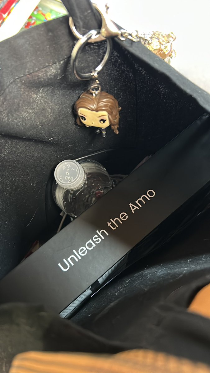 samantha tweet media