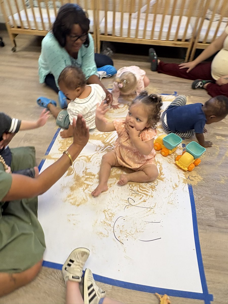 LittleEaglesCLA's tweet photo. There’s nothing fancy here—and that’s the point.
Water. Cereal-sand. Curious hands.

When simple materials meet caring adults, something powerful unfolds: connection, discovery, real learning.

This is where it all begins. 
#risddreambig https://t.co/lScefdMHs6