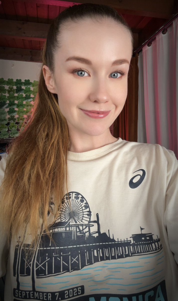 Emily Bloom tweet media