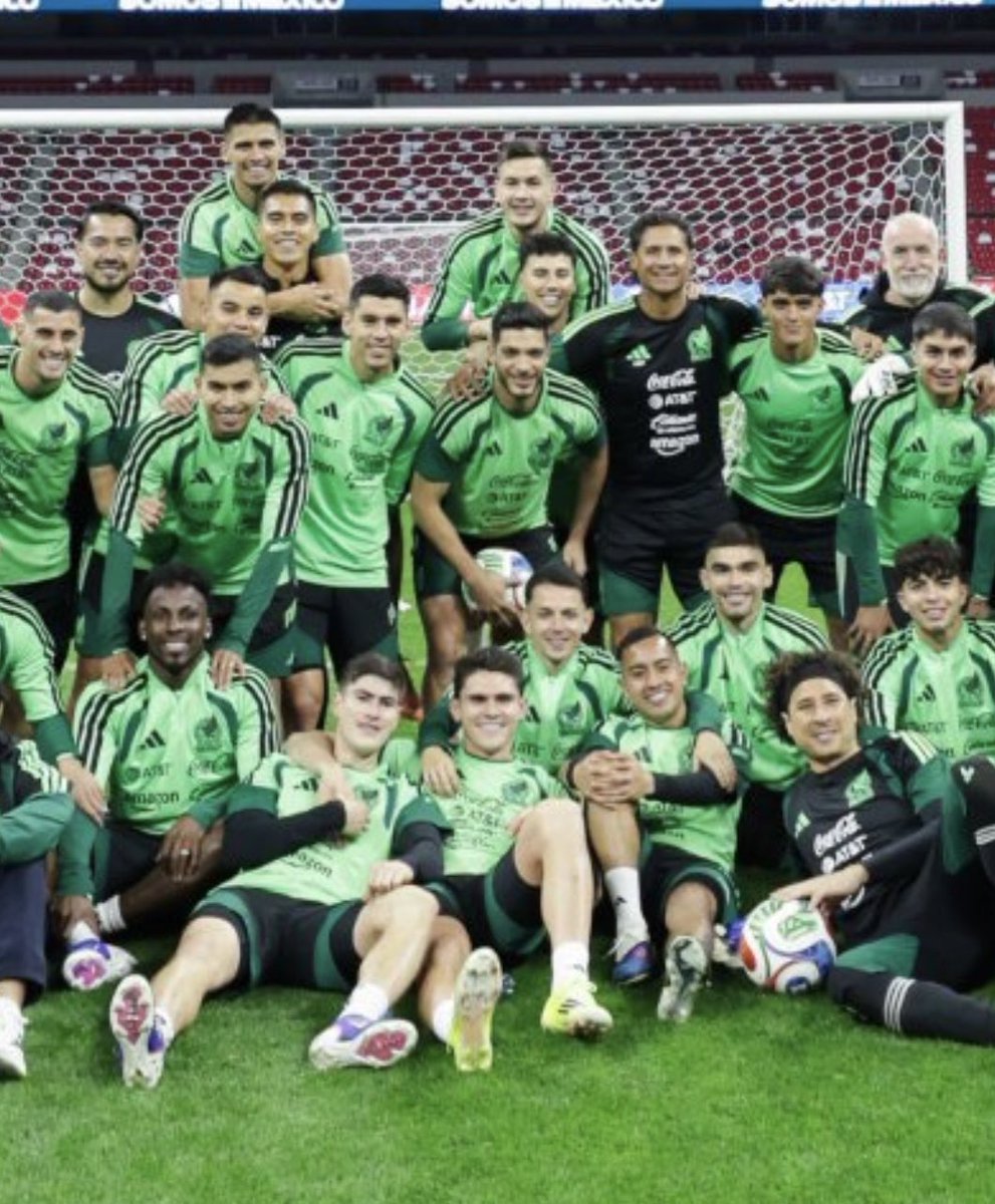 "El Jefe" Águila tweet media