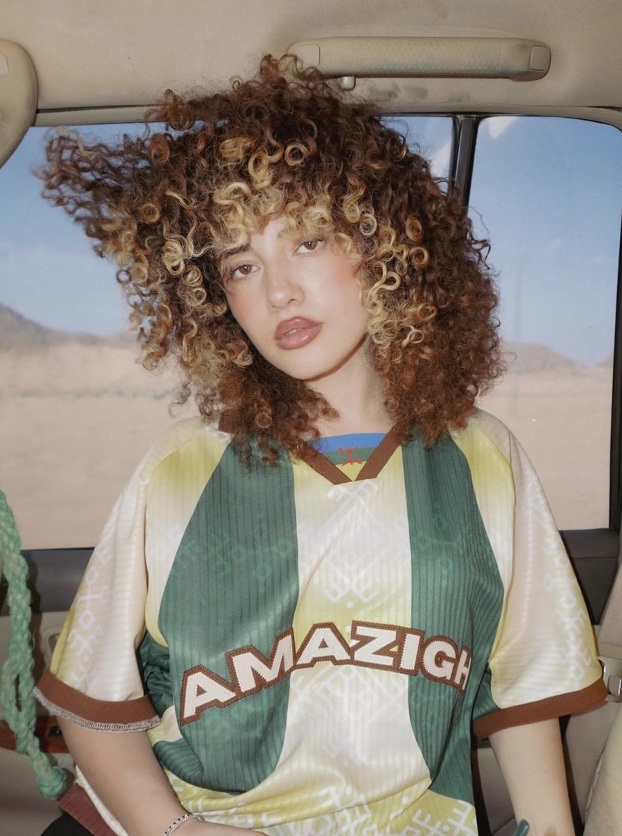 Sisjekdb tweet media