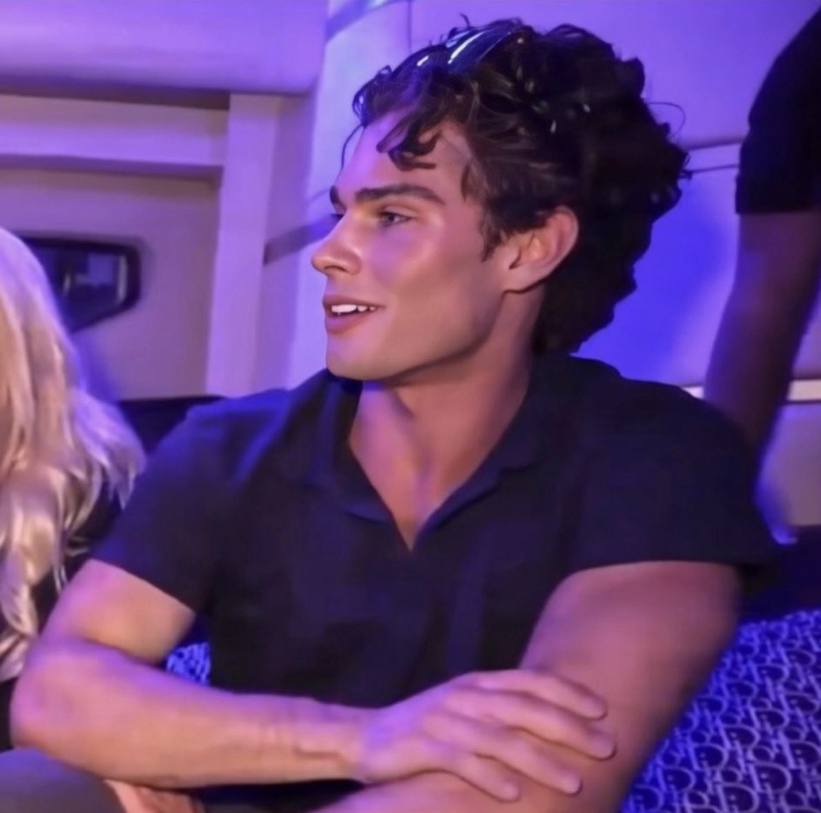 user1087923 tweet media