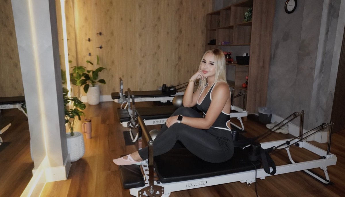 melissa_mc6's tweet photo. El propio “desperté, nadie me engaña, Tengo metas, voy al gym,  duermo tranquila, mi círculo social es pequeño, mi única competencia soy yo misma” 🎀🩷💆🏼‍♀️
#lifeisgood https://t.co/eiRjXUiY8o