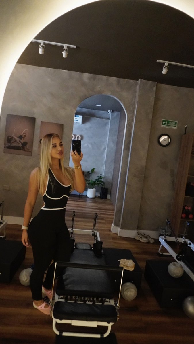 melissa_mc6's tweet photo. El propio “desperté, nadie me engaña, Tengo metas, voy al gym,  duermo tranquila, mi círculo social es pequeño, mi única competencia soy yo misma” 🎀🩷💆🏼‍♀️
#lifeisgood https://t.co/eiRjXUiY8o