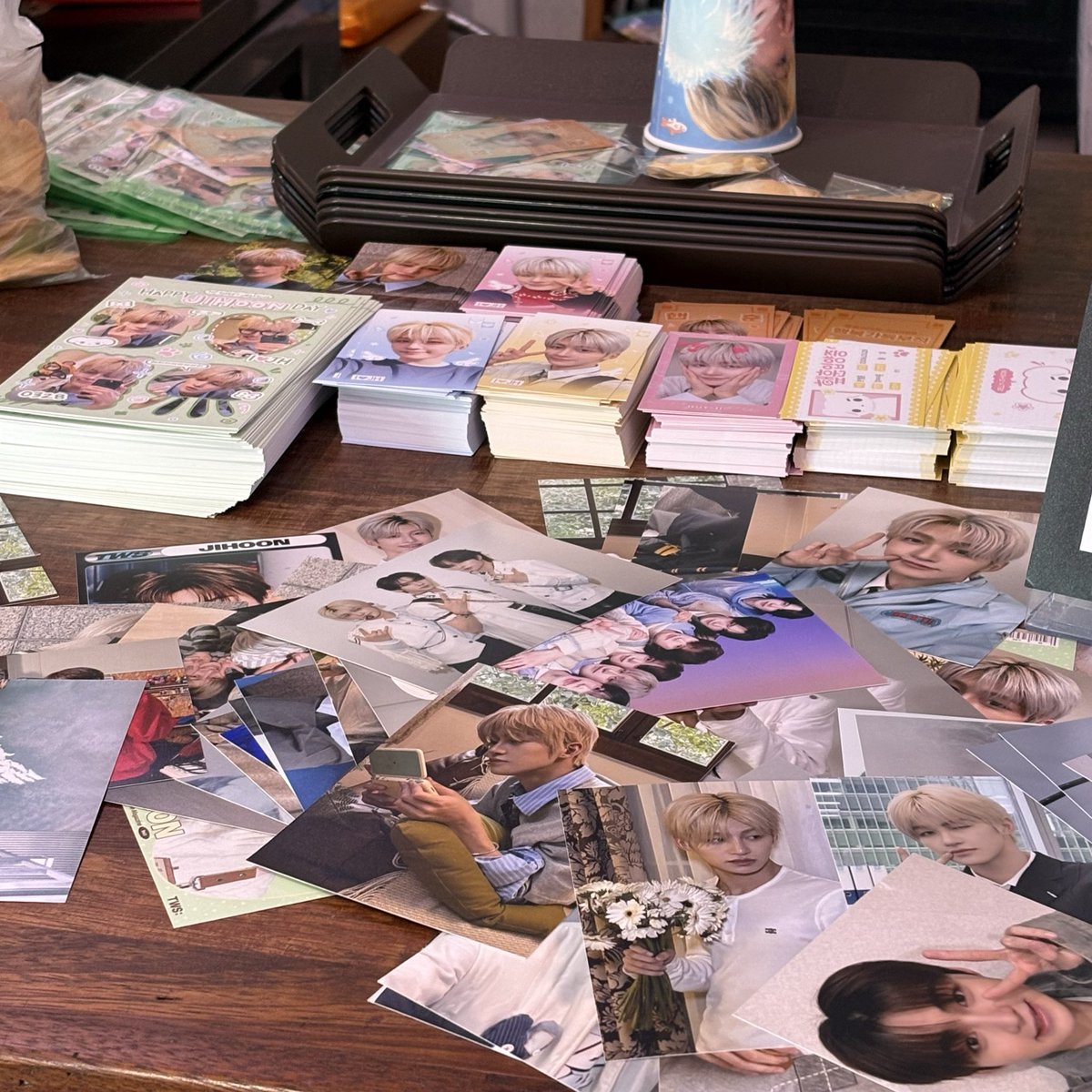imgghih's tweet photo. 이렇게 행복해도 되나요....? 여기 안 오면 진짜 후회할 뻔했어요ㅜㅜ 온통 지훈이로 가득한 공간...😳🪼💙💙
#이상한나라의햎��훈
#HAPPY_JIHOON_DAY https://t.co/mzj7dfuP2e