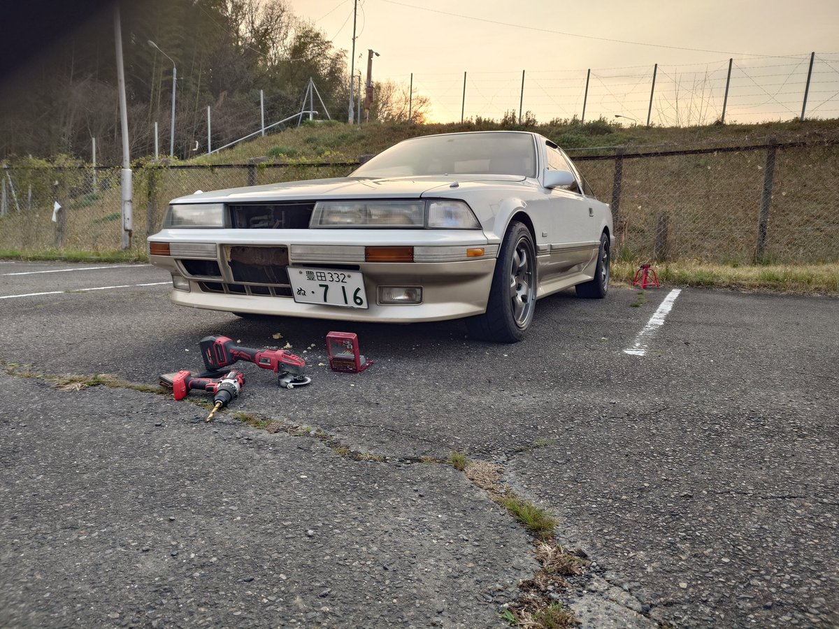 今からバンパー外すは面倒だから今日はコレでいいや
遠目で見たらちょっとカッコいい…か？