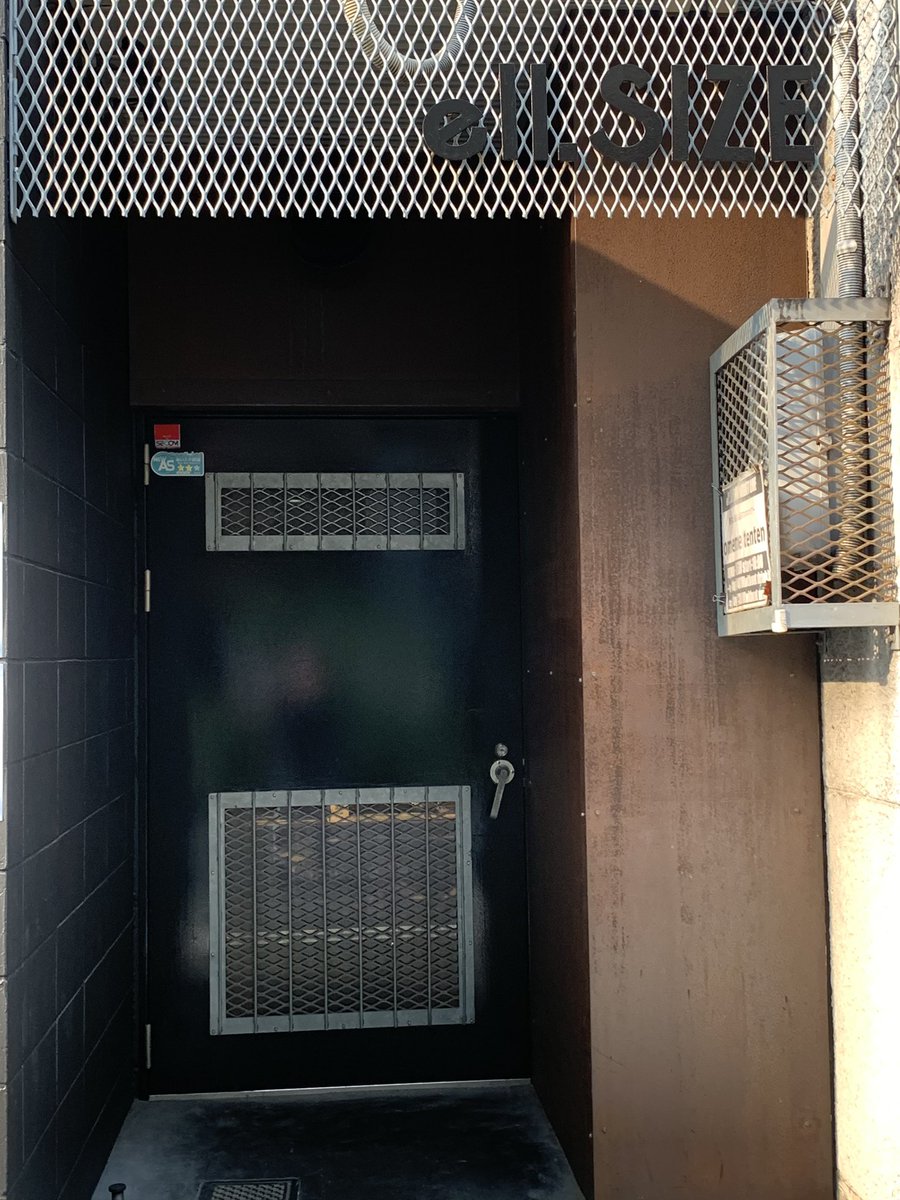 ず〜や tweet media