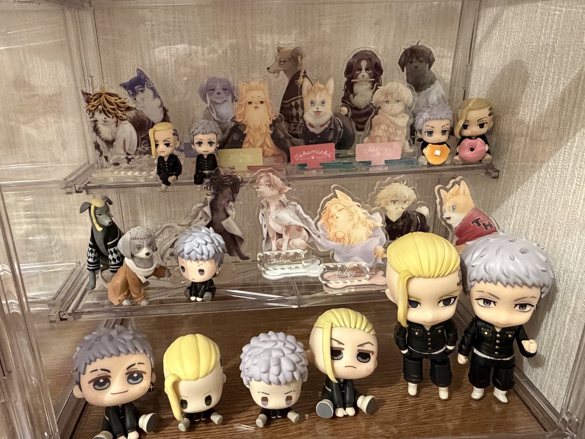 長年眠ってたグッズ類を飾る
なかなかに良いのではないでしょうか