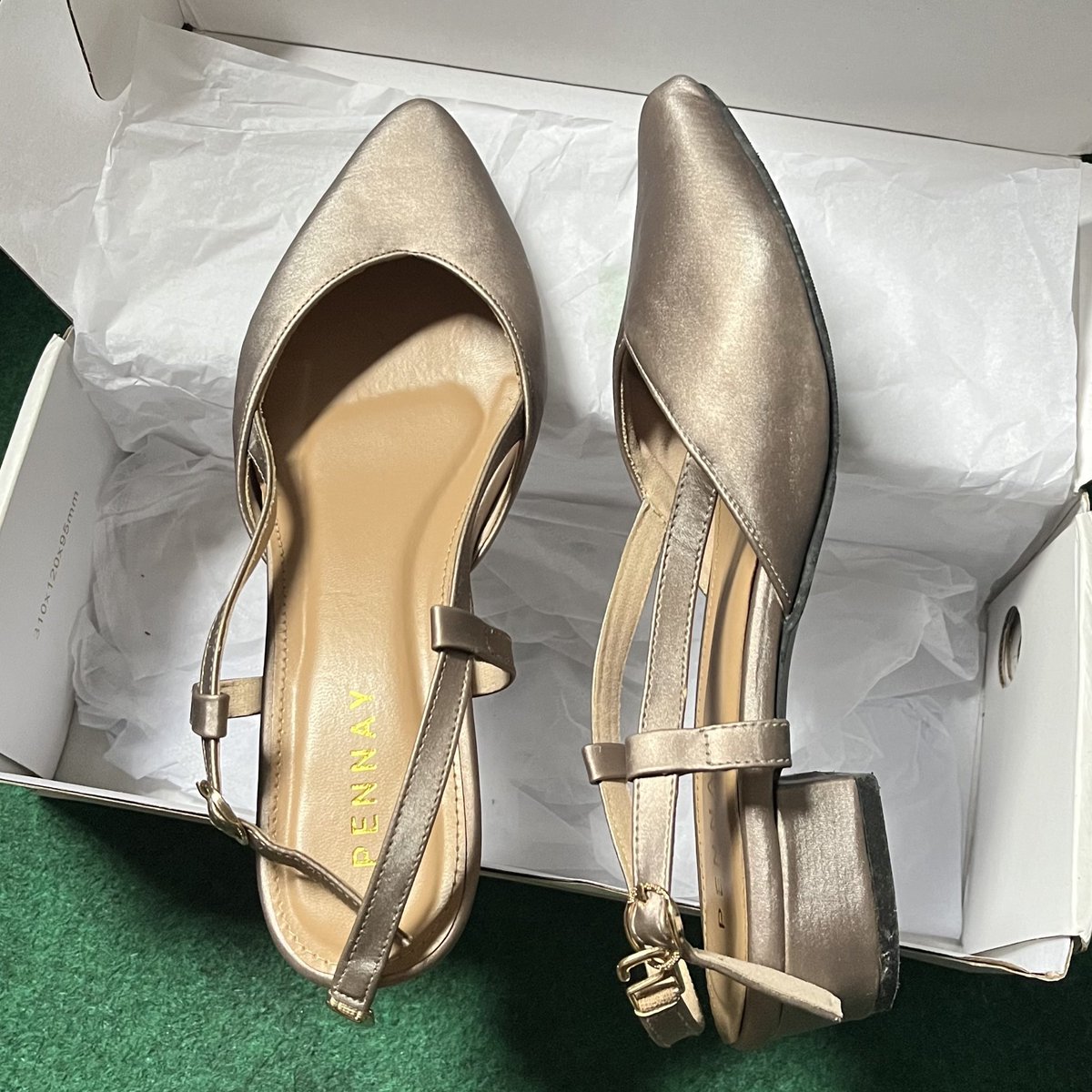 heels simple dan nyaman cocok banget dipake acara formal atau nonformal *btw ini bekas aku kelulusan taun kemaren😭