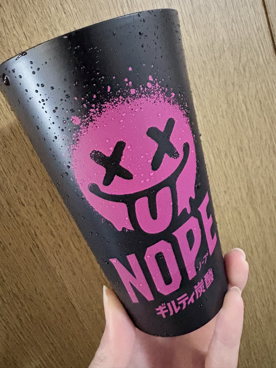 hasuki0425's tweet photo. ギルティ！めっちゃ可愛いタンブラー！
ペットボトルを4本買うと貰えるよ
やっぱこのパケ可愛いな〜 https://t.co/7SXbh3XMCa