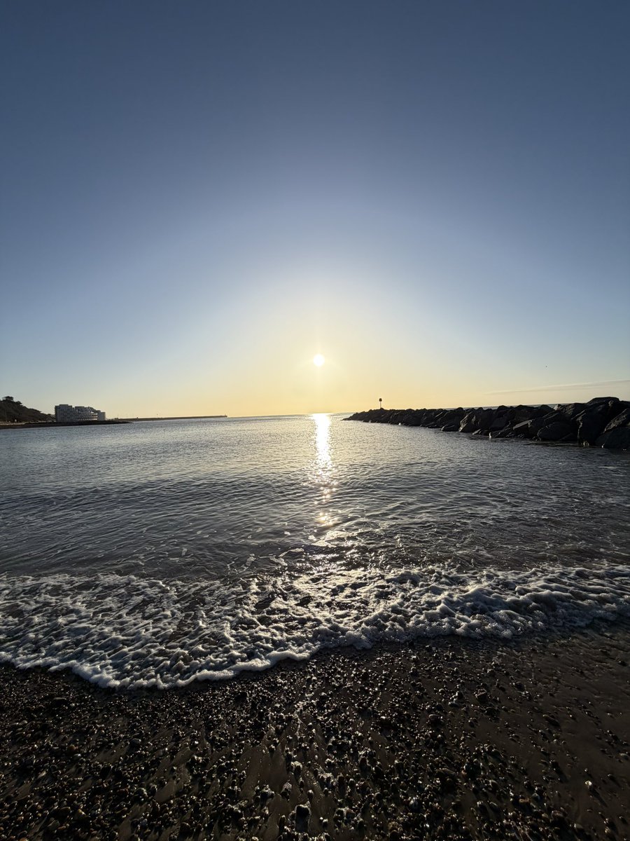 DollyHPN's tweet image. Love where you live 🌊🧜‍♀️✨

#Folkestone #ByTheSea
