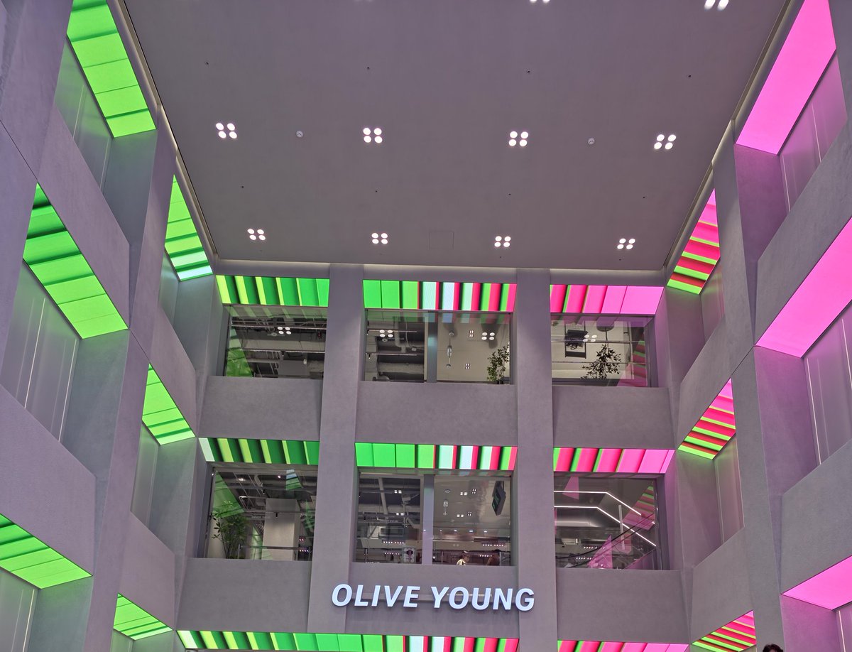 우르힁 tweet media