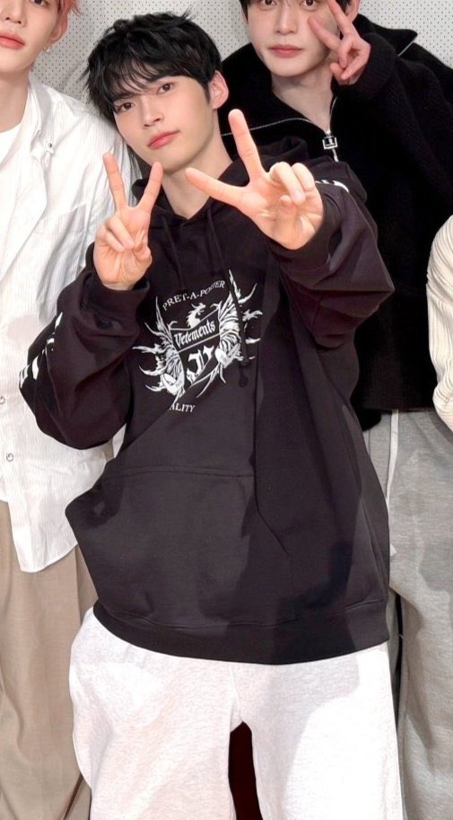 lux ⏾⋆.˚ tweet media