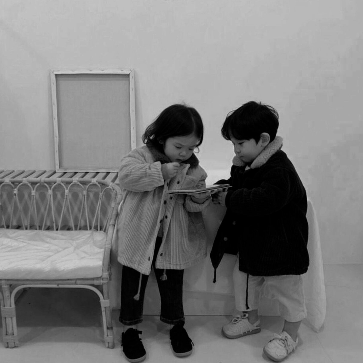 moinamja's tweet photo. @TamagoPost ⠀

𝗚𝗔𝗕𝗥𝗜𝗘𝗟 '𝟵𝟳

Seorang ayah dari anak kembar dan seorang guru SMA. Sisanya, mungkin bisa diceritakan kalau sudah dekat.

Yang di sana, boleh bagikan sedikit tentang dirinya untuk jadi kawan?

⠀ https://t.co/9UfAoZPpTh