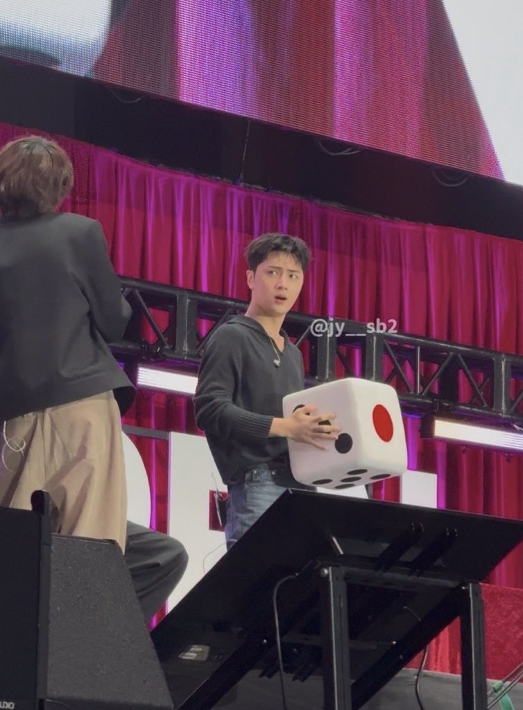 𝓝︎︎ ‎ tweet media