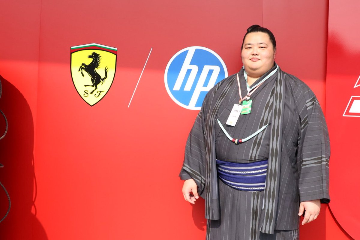 F1日本グランプリ×大相撲＞ トークショーの前に、会場内の展示や