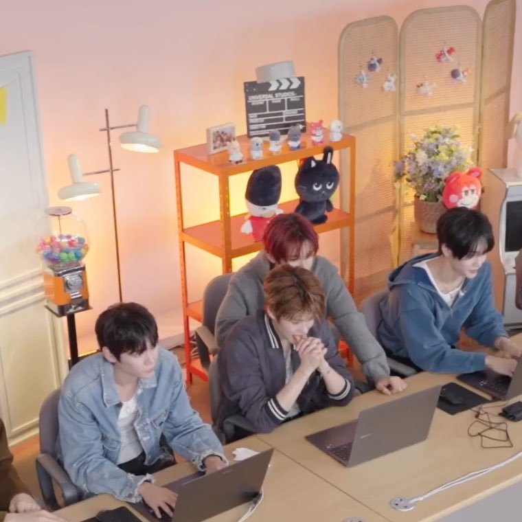 토네이됴 tweet media