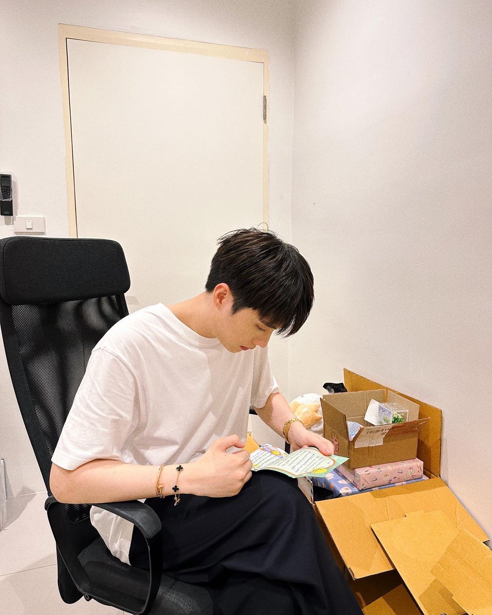 หน้ากากแดง♡🪽✨❤️🧸🐣⊼⌔⊼'바람 '🧡세훈 tweet media