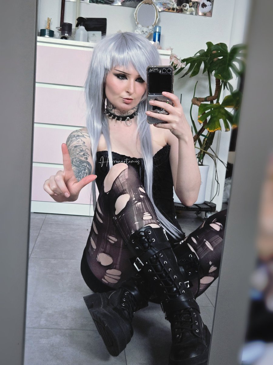 Deine Herrin Artemis👑 tweet media