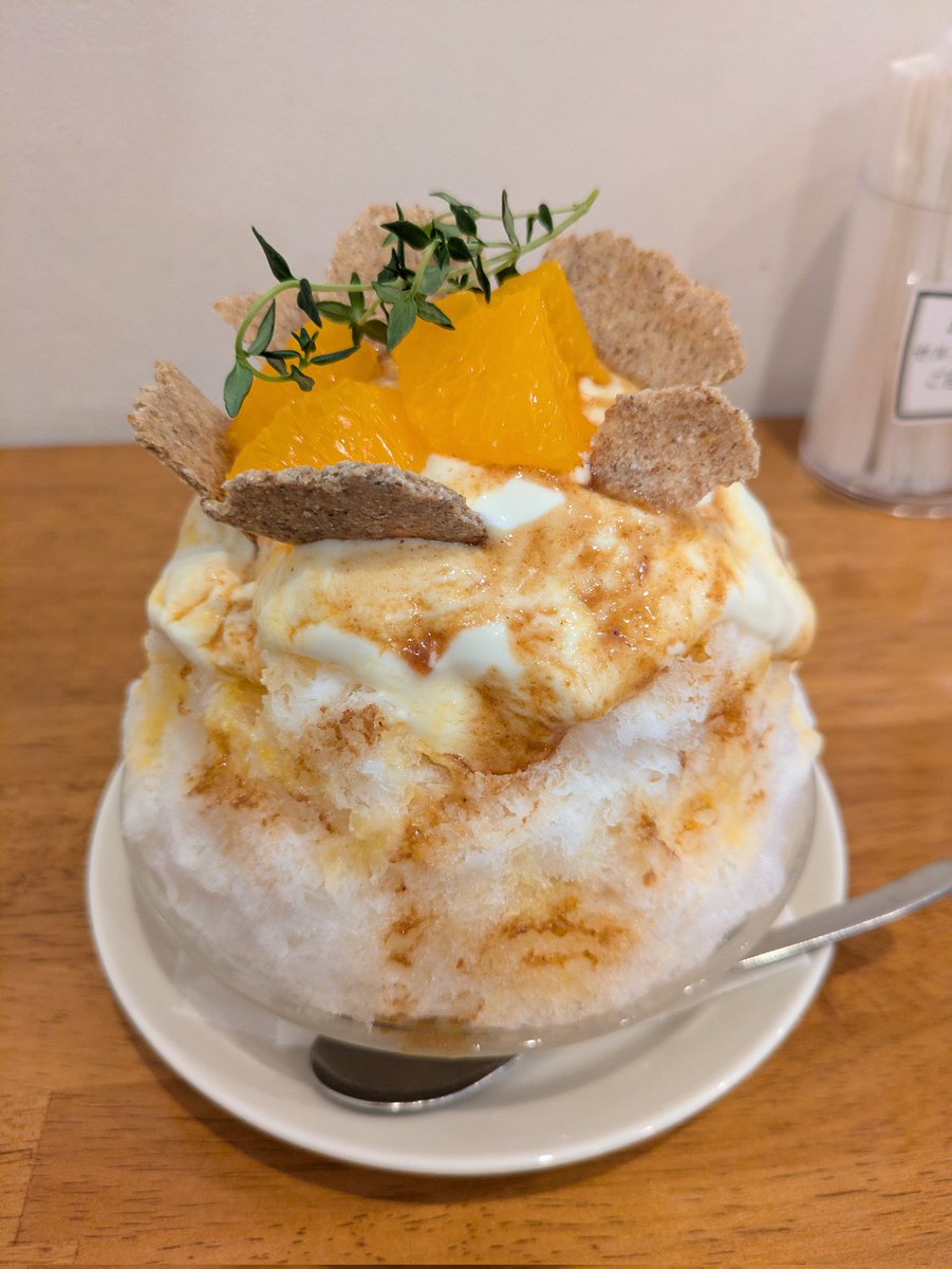 highcalo's tweet photo. nice&amp;warmさんで伊藤屋さんとのコラボ氷いただきました。伊藤屋さんははじめてだったんですがふわふわ系で素材を活かしたさっぱり系でとても好きなタイプでした✨新潟いったら食べに行きたい。　#かき氷　#伊藤屋　#nice&amp;warm https://t.co/qtzKtsuJAJ