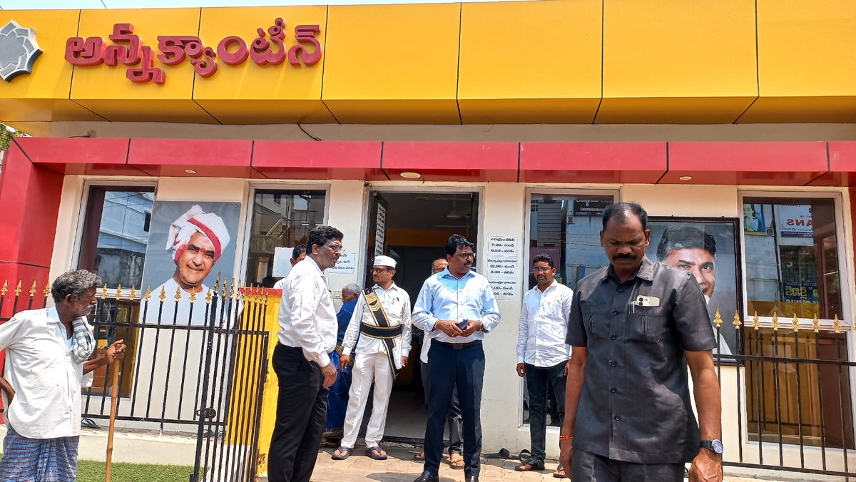 MLO_OMC's tweet photo. Anna Canteen visit with Hon'ble District Collector sir. https://t.co/BCxblxTglO