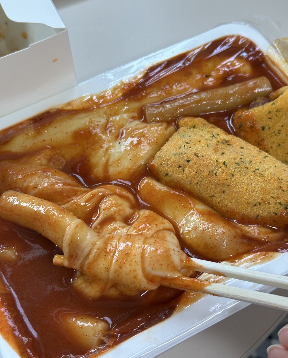 두바이폼폼푸린 tweet media