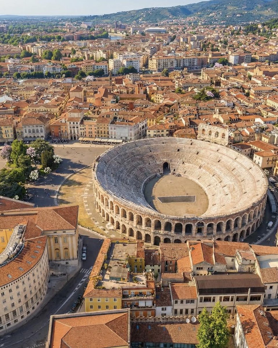 Earth38102's tweet photo. Verona, Italy 🇮🇹 https://t.co/6U7AXAXiQQ