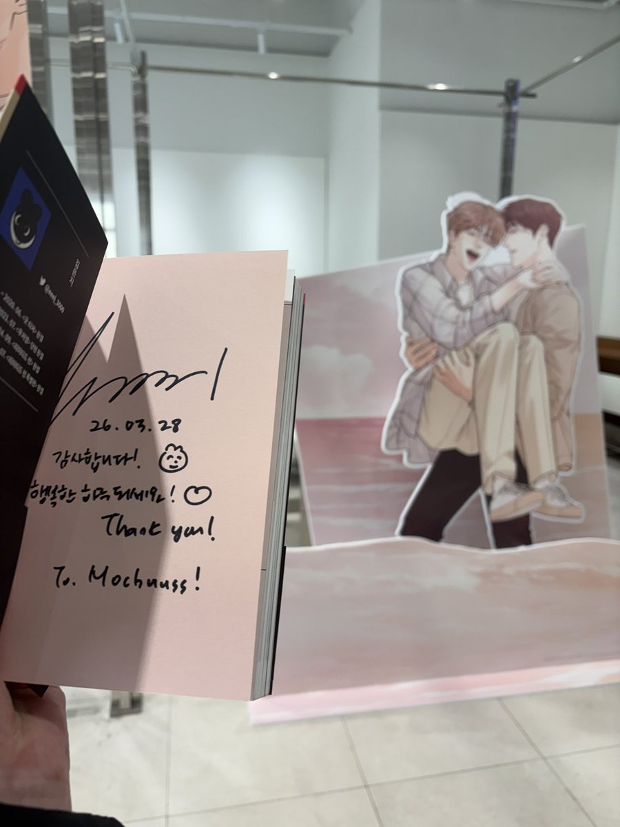 mochuuss's tweet photo. BEST DAY EVER!!

I was so nervous the Korean words I practiced couldn’t come out but 자가님 was so nice and said I could talk in English. But I blanked out, luckily I wrote a letter 
Anyways I am so happy and will supprt Eunji-nim in all her future works 
#limitedrun #리미티드런 https://t.co/uml8GvH9fm