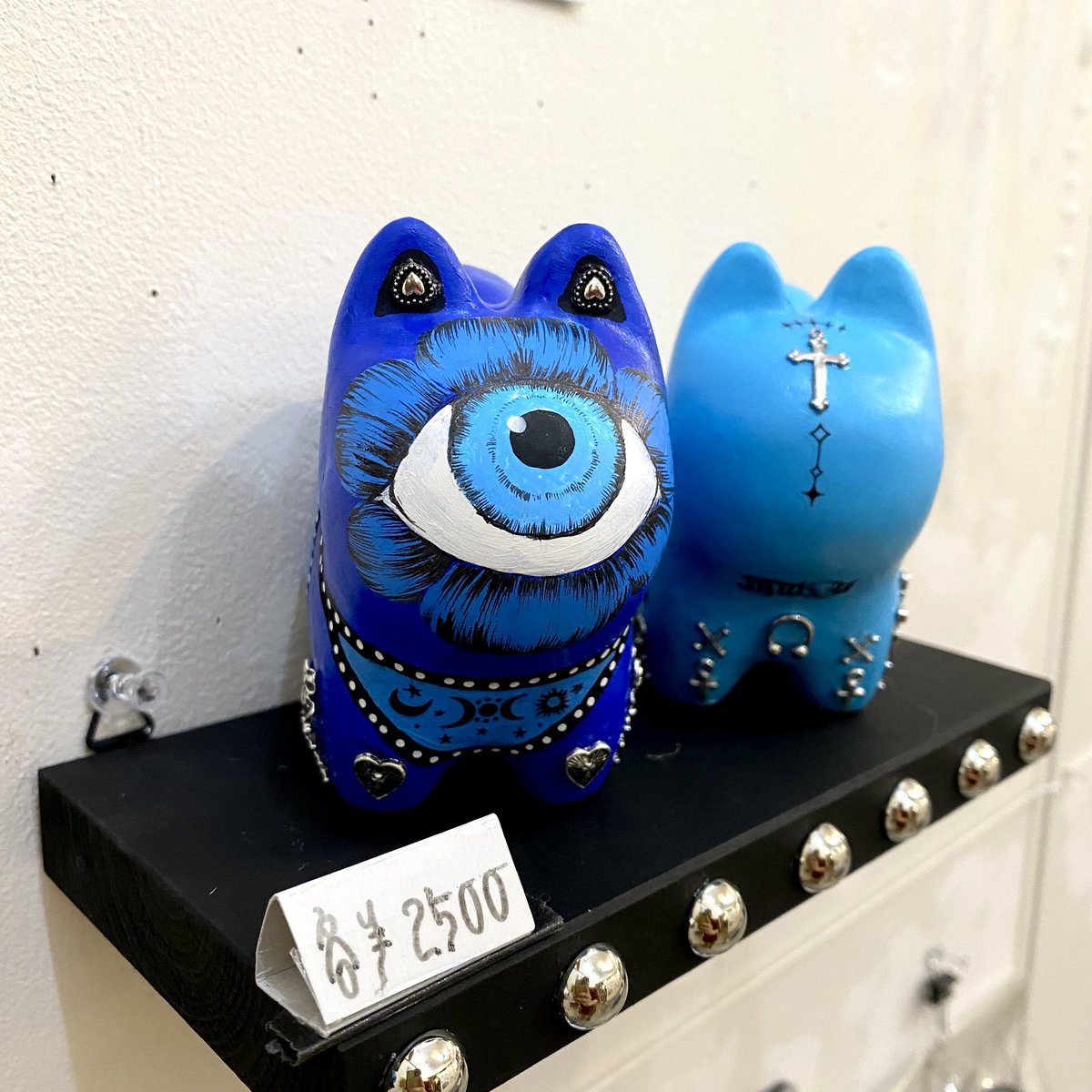 CURIOSITIES_shop&gallery tweet media