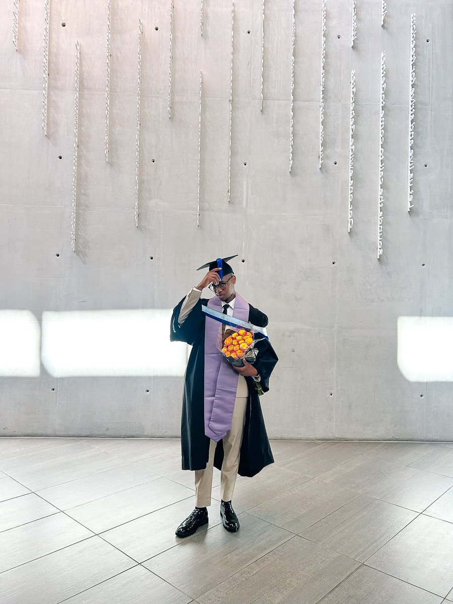 GradBoyLeeks😁 tweet media