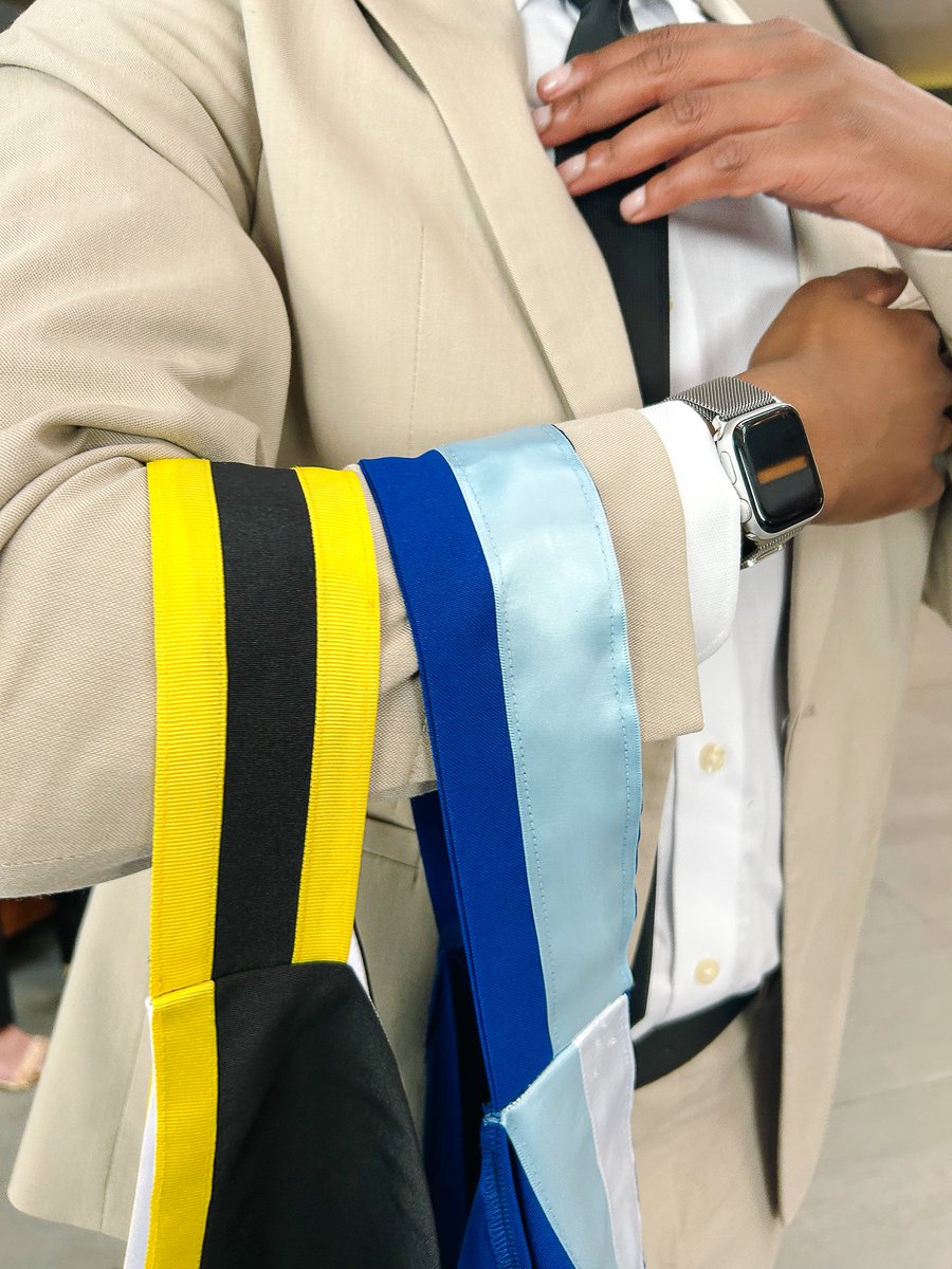 GradBoyLeeks😁 tweet media