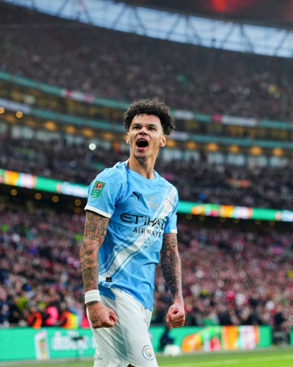 𝐄𝐉 tweet media