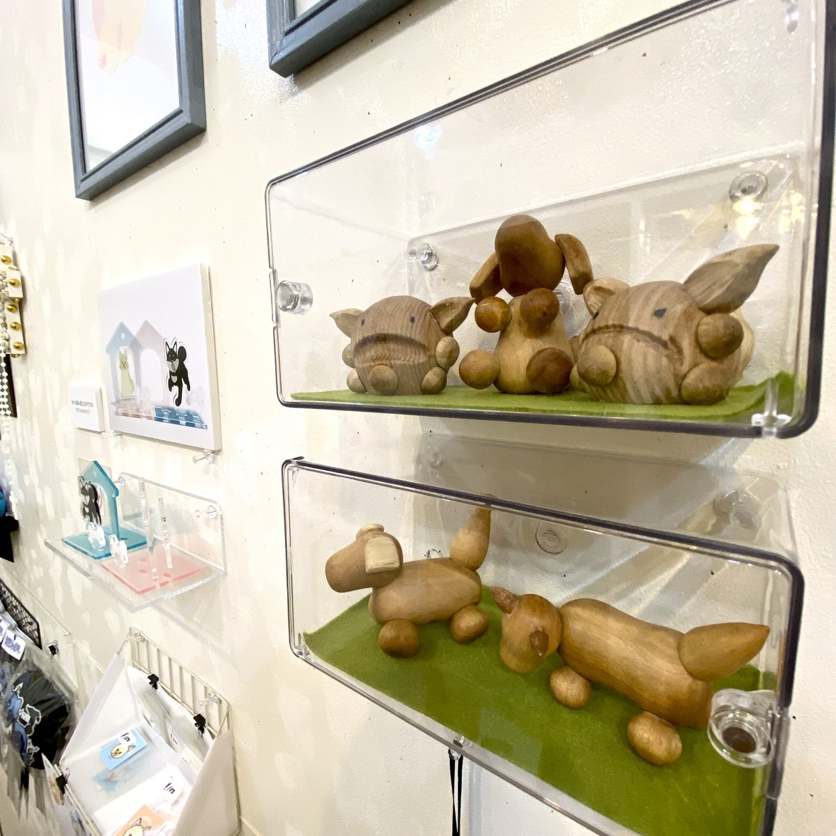 CURIOSITIES_shop&gallery tweet media