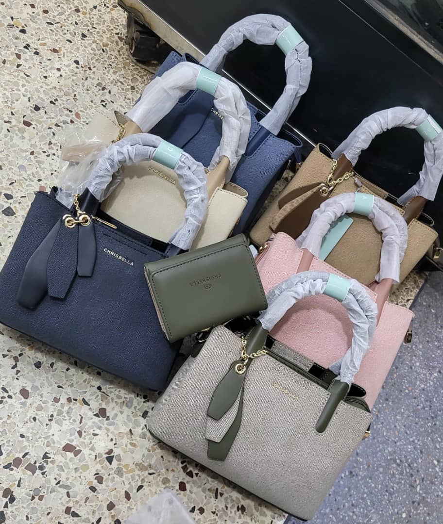 OctBinEvadiusT's tweet photo. Dear comrades in and outside Uganda, come and support our hustle @CharlitoBags - Kampala. We are located at Top City plaza, opposite Owino market!
We sell all types of bags at affordable prices. 
Call 0743839109.. Whatsapp me at +256750990352 for more.

Thank you https://t.co/Ll6h8UvDUE