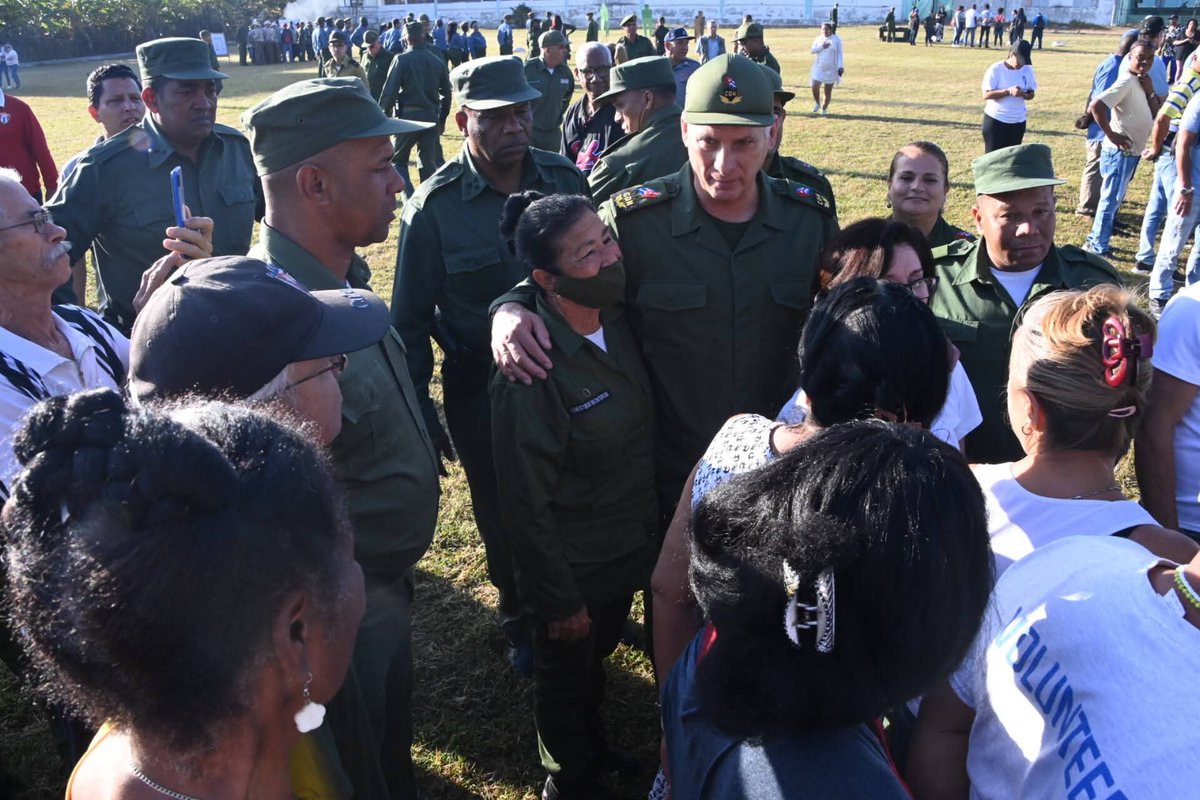 🇨🇺 El presidente cubano Miguel Díaz-Canel Bermúdez participó en el Día Nacional de la Defensa.

En sus redes sociales puntualizó: "Volvimos a comprobar allí la preparación de nuestro pueblo para la defensa de la Patria."

📸 Presidencia Cuba